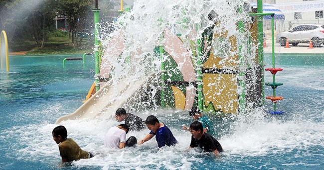  氳 ũ