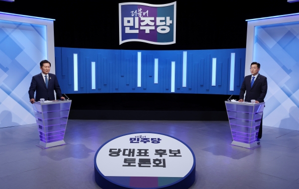 ִ, ǥĺ TVȸ  Ҿִ û() ǥ ĺ 16  õ  SBS TVȸ غϰ ִ. [ȸڴ. ó : մ]