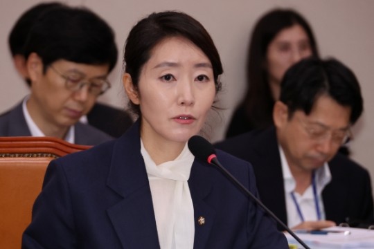 亯ϴ    ĺ     ĺڰ  14 ȸ ȸ  λûȸ   ϰ ִ. [ó : մ]